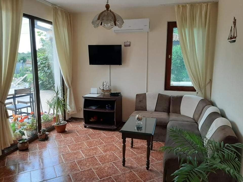 Guesthouse Oasis-Shabla Eksteriør bilde